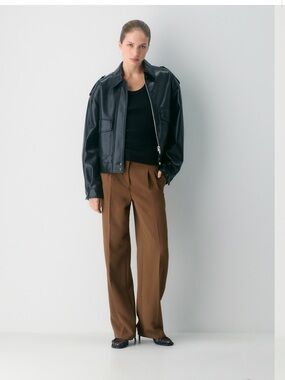 Aritzia Women’s Low Rise Wide-Leg Trousers — Brown Size 00